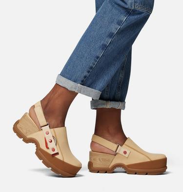 Women's ROAM&rsquo;N CLOG RBR Clog, Color: Caribou Beige, Gum 2, image 4